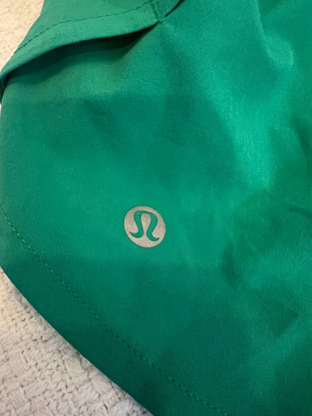 Lululemon 4" Speed Up Shorts (Green - Size 6) - Picture 3 of 4